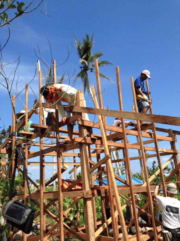 Filipino crew on a roof build | Yolanda aftermath | Tacloban